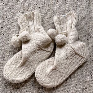 Aerie Cream Cozy Knit Slippers size Large